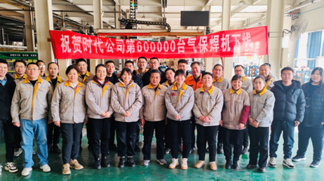 風(fēng)雨中馳而不息，奮斗中砥礪前行